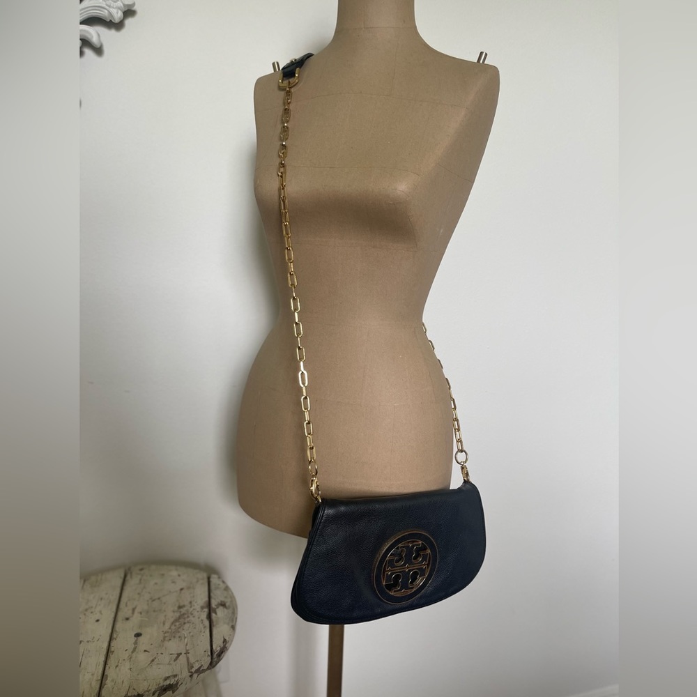 Tory Burch Crossbody purse with chain strap. Navy